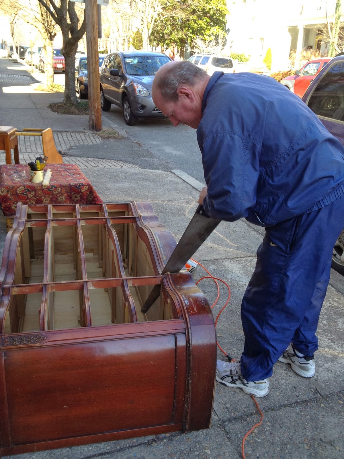 SheShe, The Home Magician How to make a dresser into a desk!