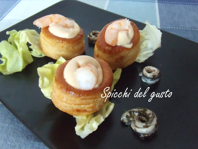 Vol au vent con gamberi in salsa rosa Vol au vent con gamberi in salsa rosa