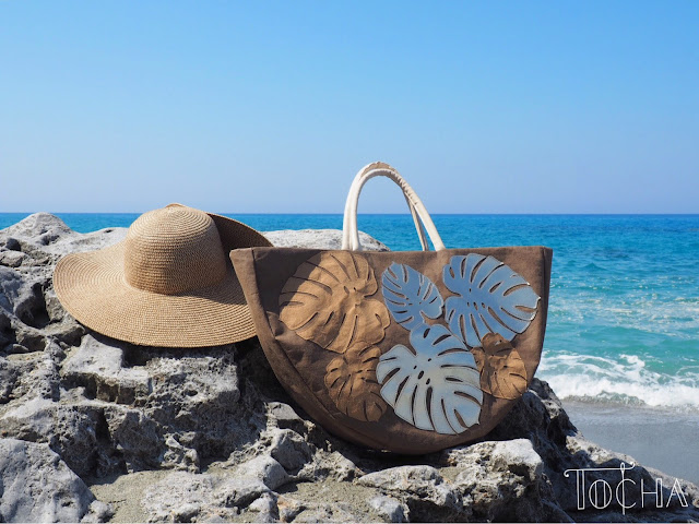 monstera, philodendron, cheese plant, beach bag, Greece, Crete, holidays, washpapa, vegan leather, paper cut out, kraft-tex, washable paper, paper bag, paper tote, tropical plants, handbag, durable paper, vegan accessories, ethical fashion, 
