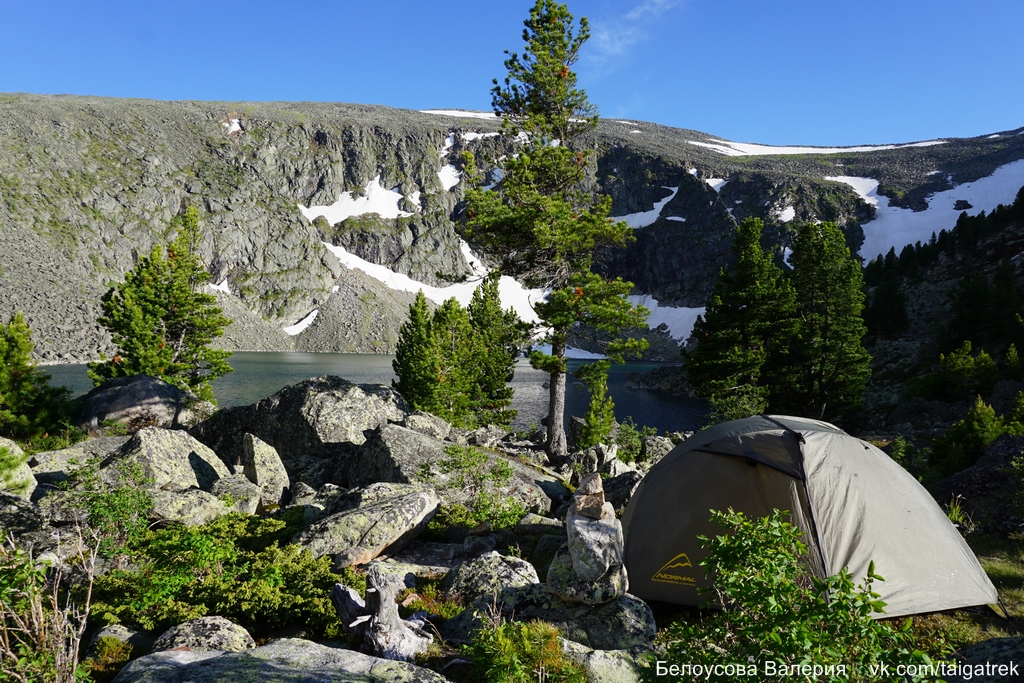 озеро потайнуха. бащелакские озера. озеро бащелак чарышский район алтайский край. останцы горный алтай. бащелакский хребет.