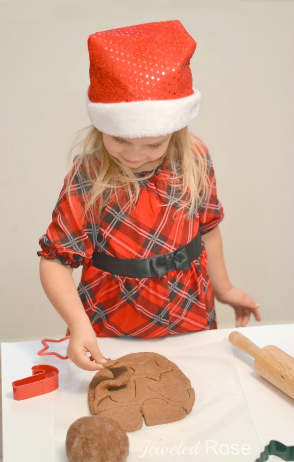Make cinnamon ornaments for the Christmas tree using this easy, no cook recipe!  This clay dough is made without applesauce and uses just 3 ingredients! #cinnamonornamentrecipe #cinnamonornamentseasy #cinnamonornamentsnobake #ornaments #ornamentsdiychristmas #ornamentscrafts #ornamentclayrecipe #nocookcinnamonornaments #cinnamonsaltdough #christmascraftsforkids #growingajeweledrose #activitiesforkids