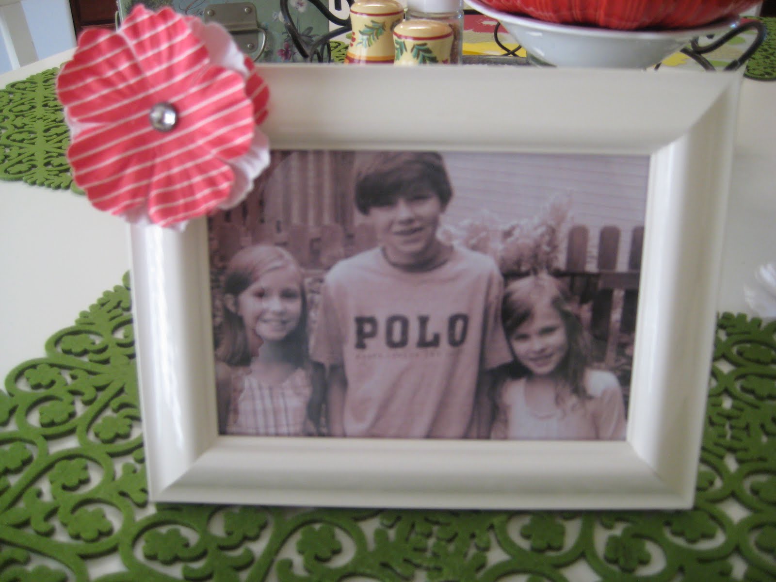 How To Dress Up a Picture Frame Mom 4 Real