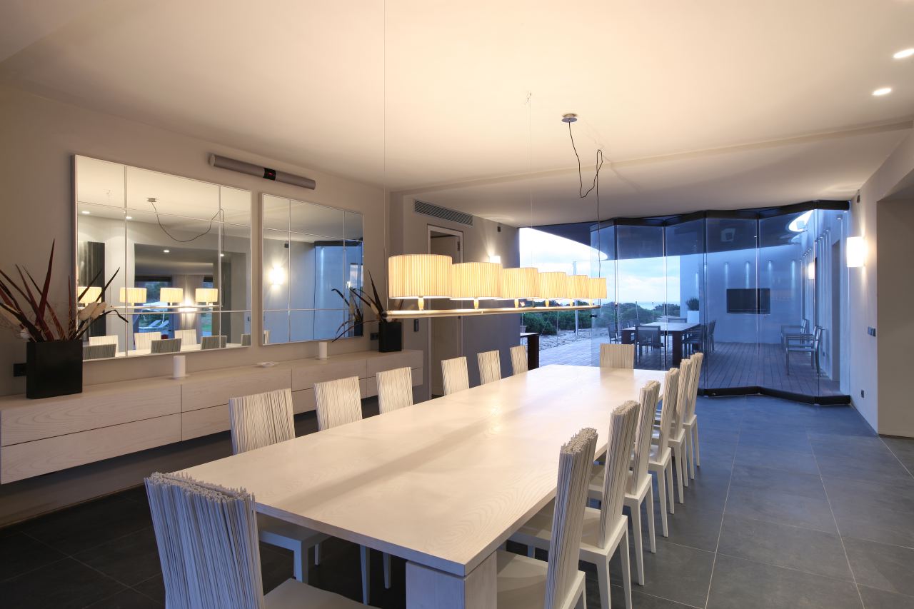Casual dining room interior design