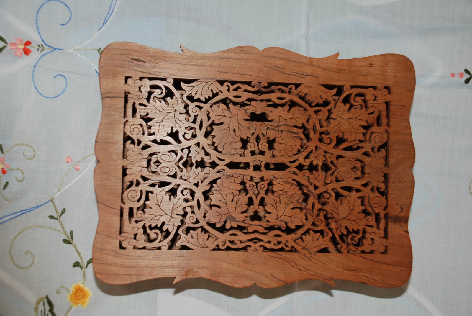 El ARTE DE LA MARQUETERIA: CAJA DE MADERA DE CEREZO