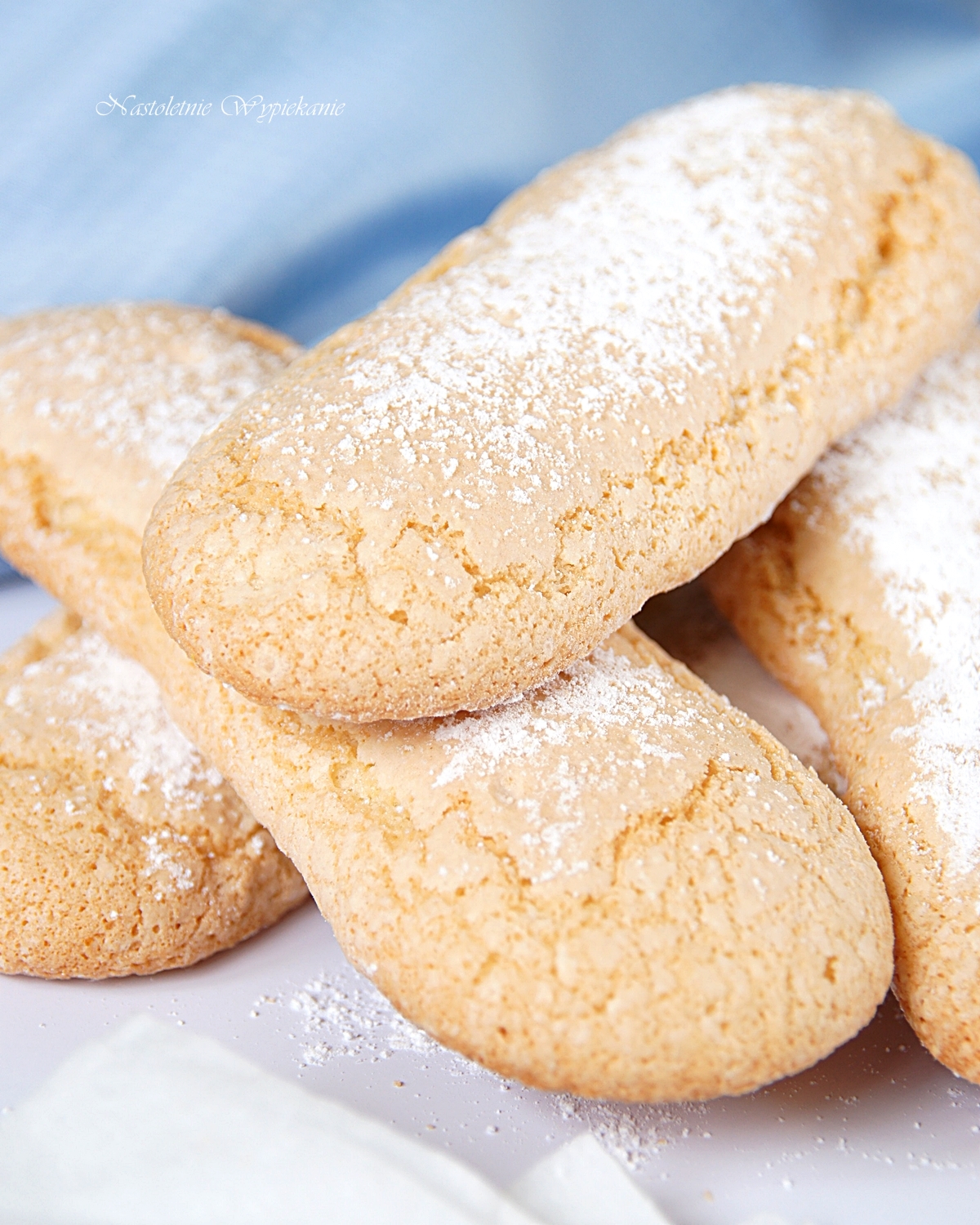 Ladyfingers podłużne biszkopty Nastoletnie Wypiekanie