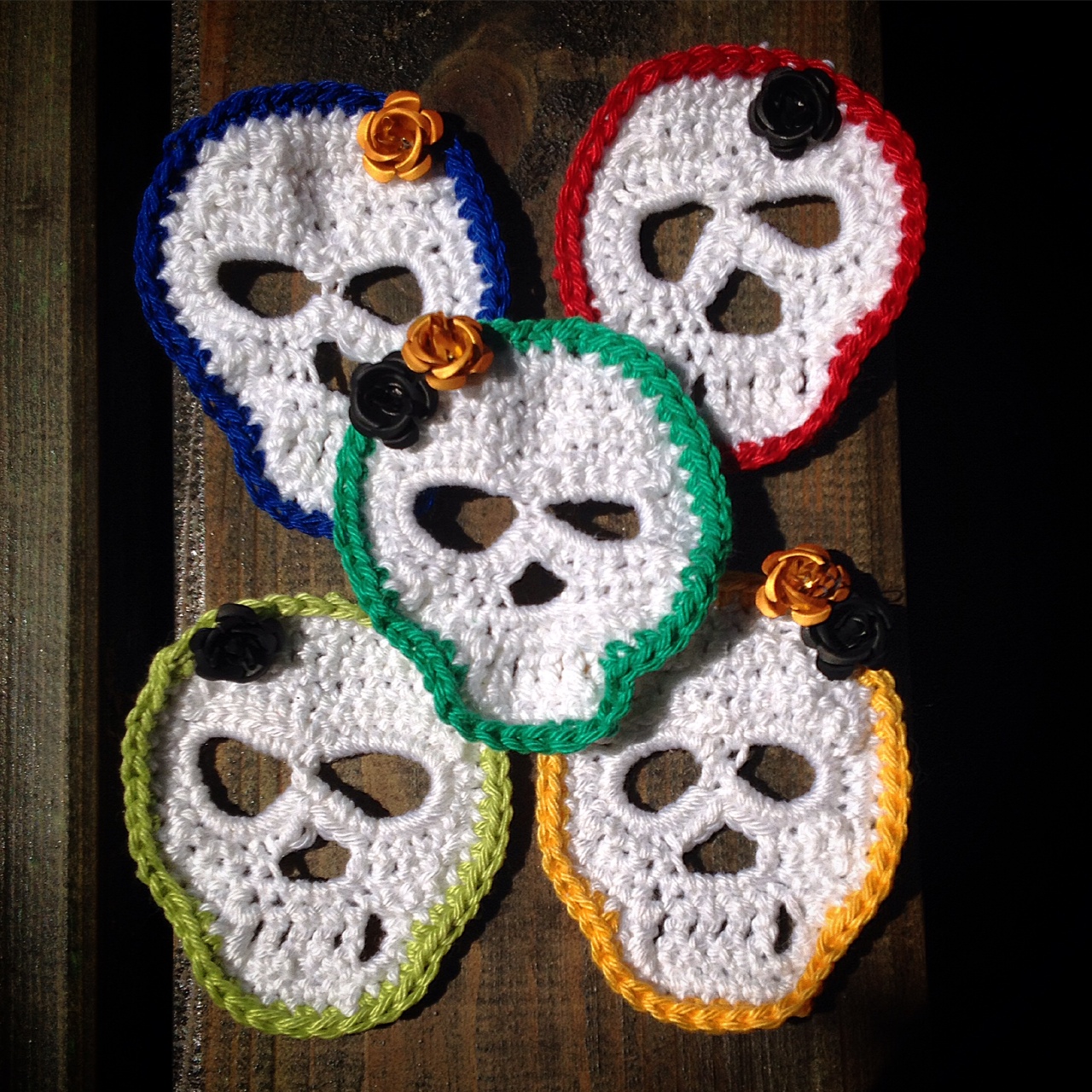 crochet-sugar-skull-garland
