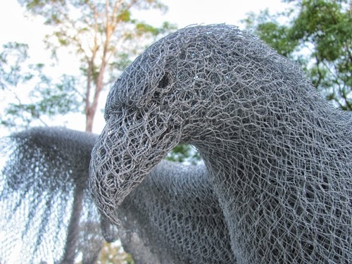 02-Eagle-Detail-Chicken-Wire-Sculptures-Sculptor-Ivan-Lovatt-www-designstack-co