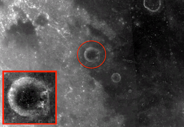 Torres de 3 km en el cráter de la Luna, 29 de mayo de 2022 2 Torres de 3 km en el cráter de la Luna, 29 de mayo de 2022