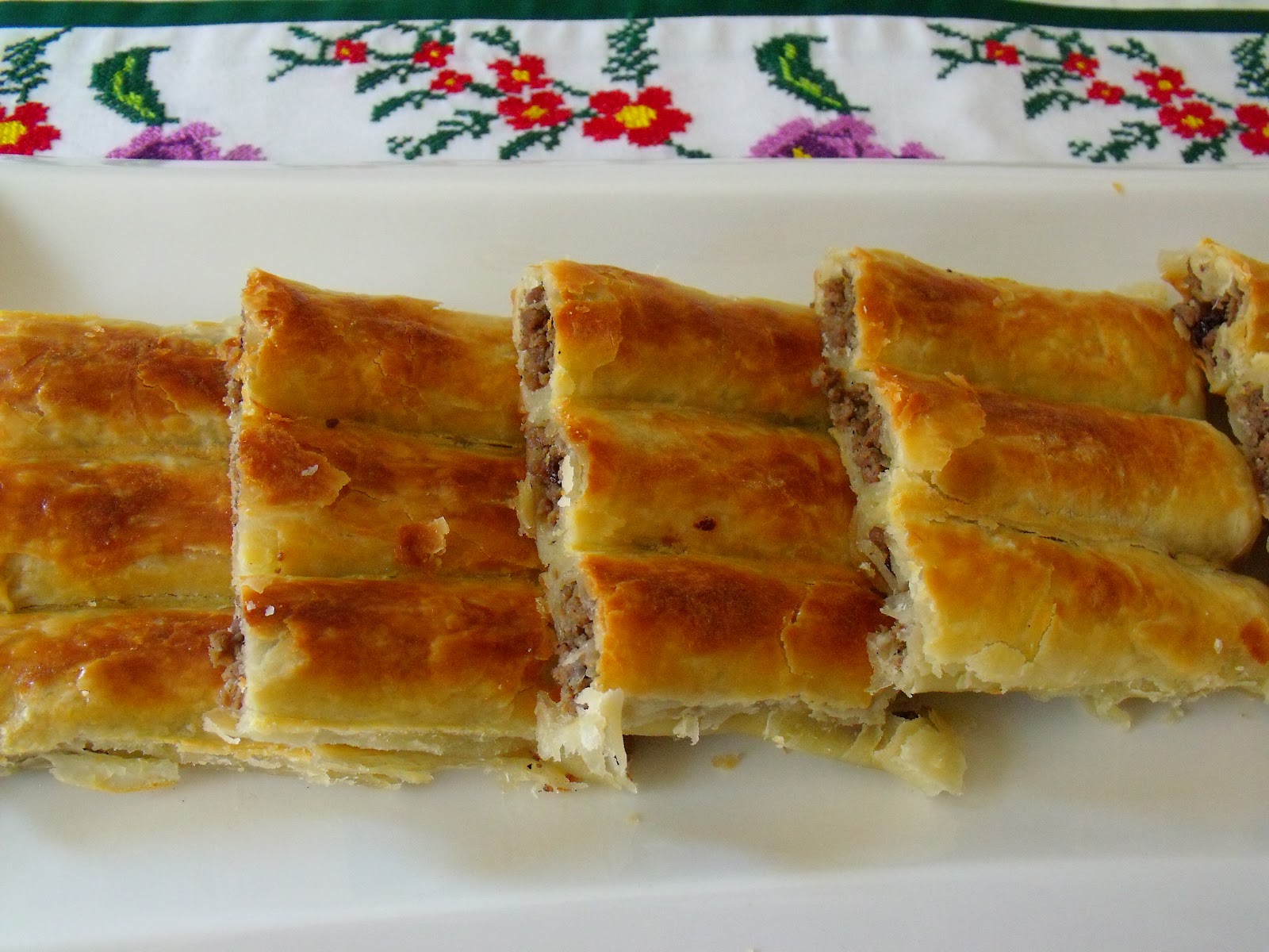 Lezzet Hikayelerim Kıymalı Kol Böreği