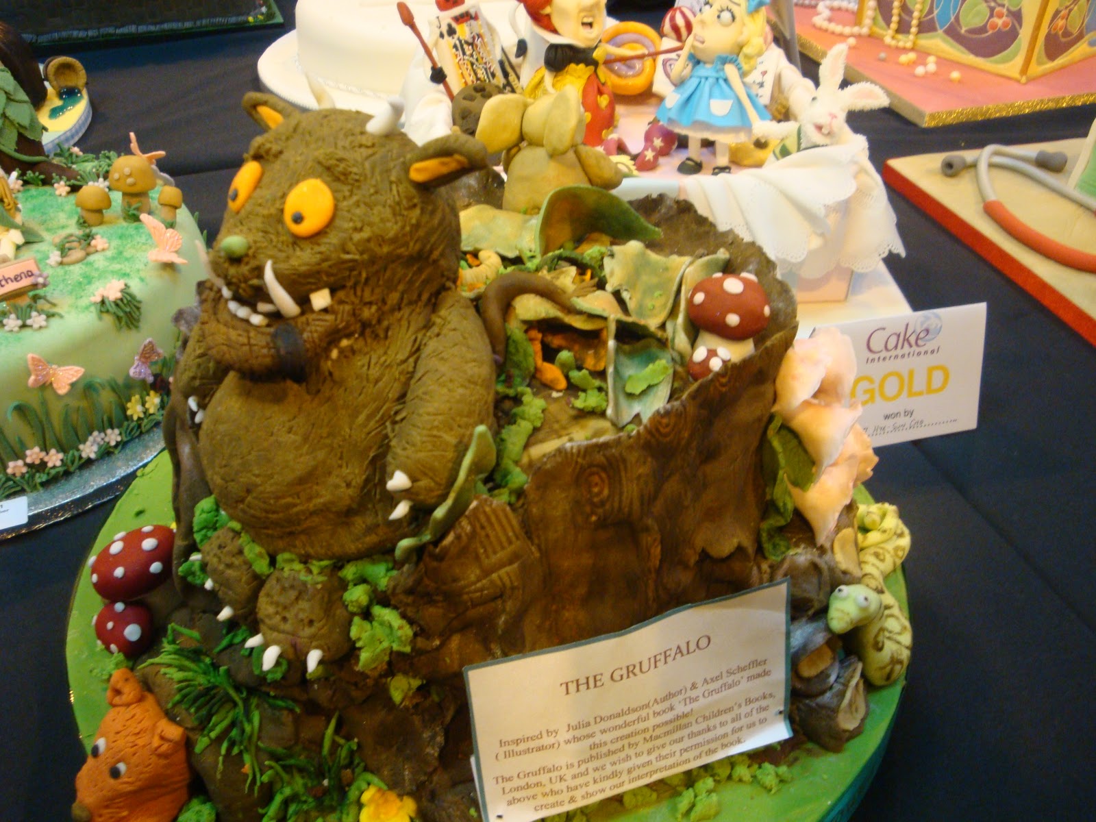 lauralovescakes... Cake International