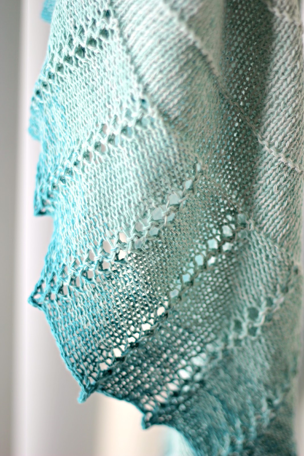 KGThreads blog Spearmint Tea shawl free pattern!