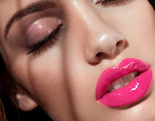 Cara Memakai Lipstik Untuk Bibir Tebal Tampak Lebih Penuh, Menarik dan Menggoda