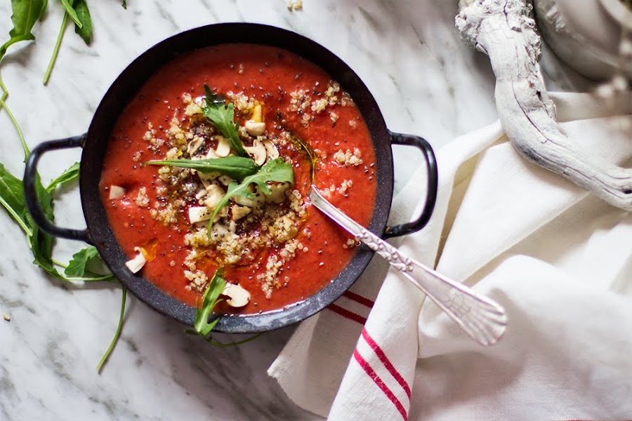 Sopa fría de tomate y perrichicos