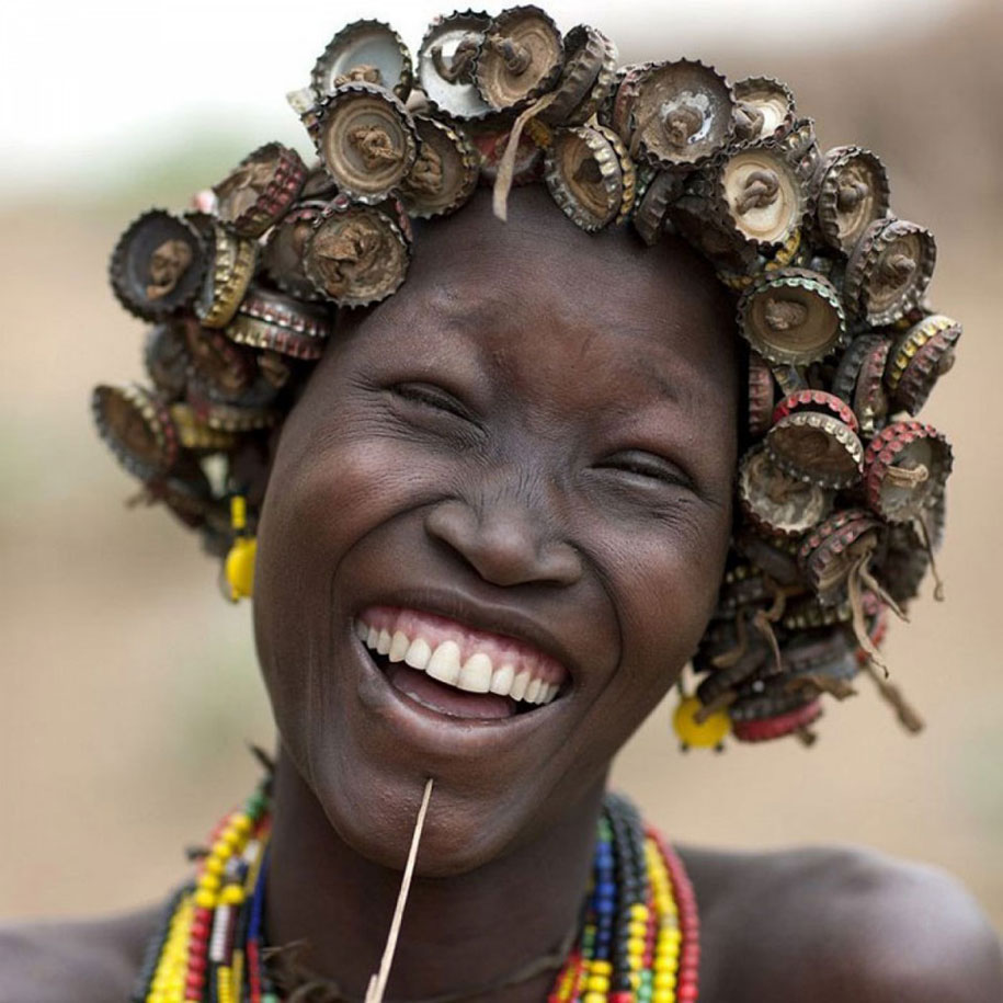 African Tribe Turns Western Rubbish Into Jewellery Cba Mazing 