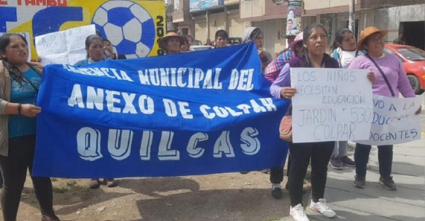 Padres de Familia del centro educativo de Quilcas protestaron por racionamiento de docente en la UGEL Huancayo Padres de Familia del centro educativo de Quilcas protestaron por racionamiento de docente en la UGEL Huancayo
