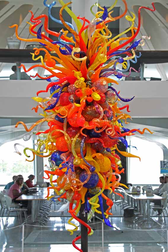 Public Art in Chicago Milwaukee Art Museum [ Blown Glass Sculpture