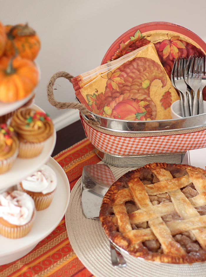 Simple thanksgiving cake decorations