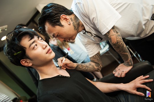 화보 촬영하는 서강준 | 인스티즈