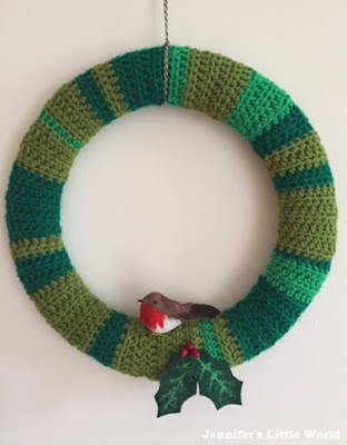 How to make a simple crochet Christmas wreath