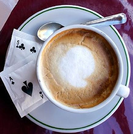 γάλα στον καφέ