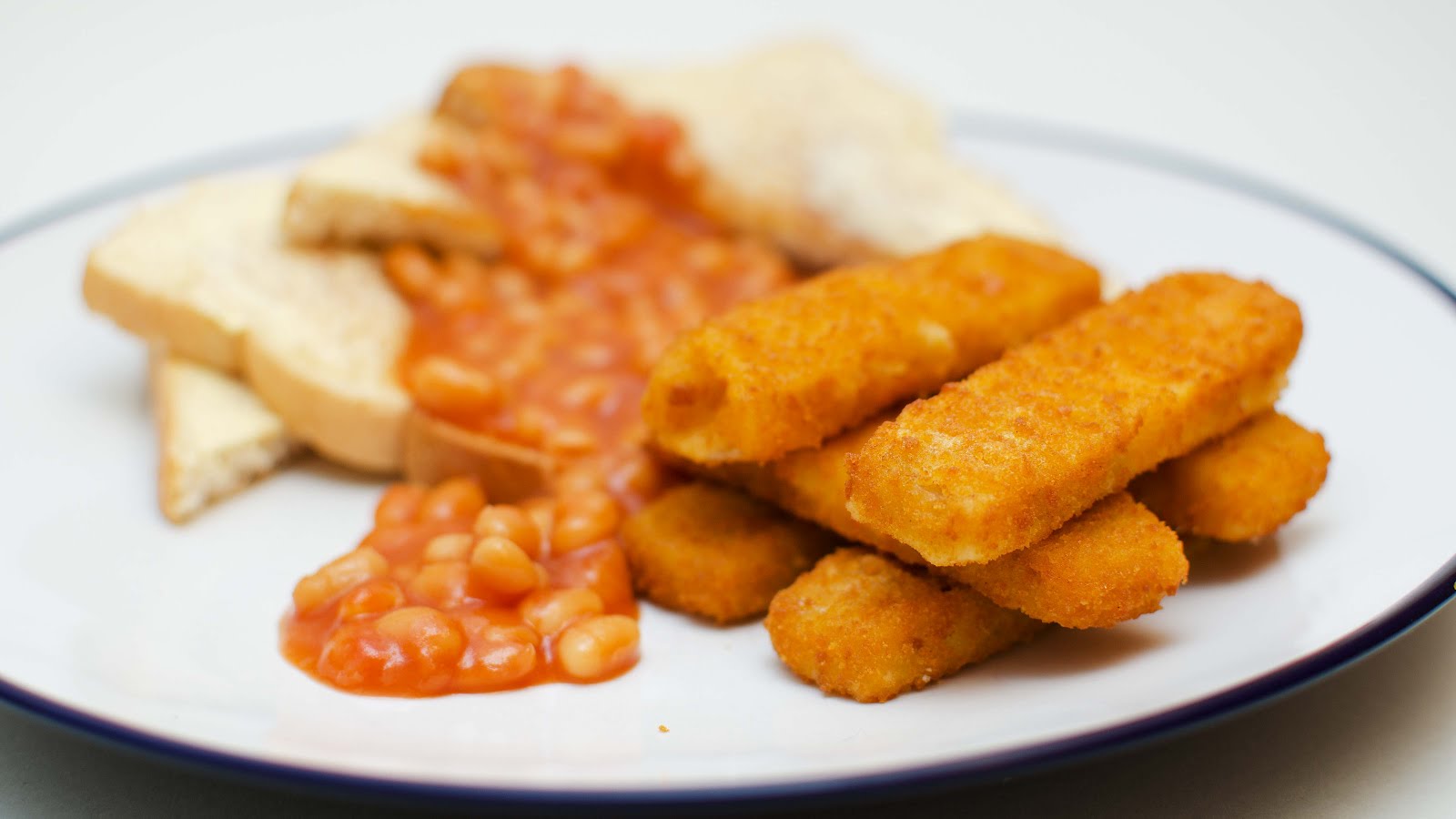 stuart webster photography Beans on toast with fish fingers
