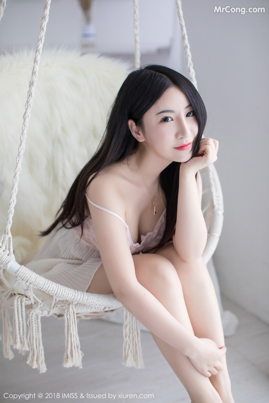 IMISS Vol.214: Model Sindy (谢芷馨) (39 photos)