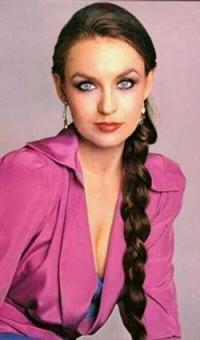 Crystal Gayle HairStyles - Women Hair Styles Collection