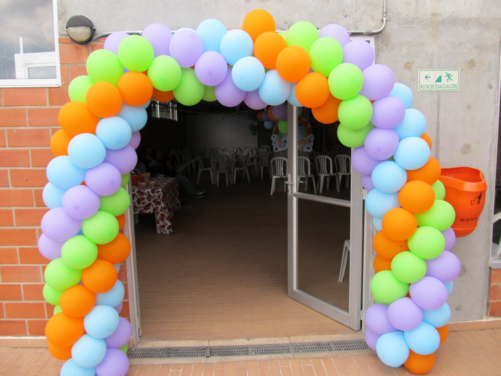 DECORACION CON GLOBOS ARCOS BASES Y LAMPARAS Fiestas Infantiles DECORACION CON GLOBOS ARCOS BASES Y LAMPARAS Fiestas Infantiles
