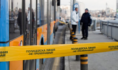19-годишен преби шофьор на тролейбус, закачил му "Мерцедес"-а 