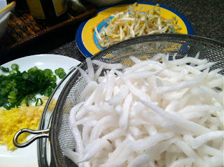 loh see fun noodles beansprouts scallions