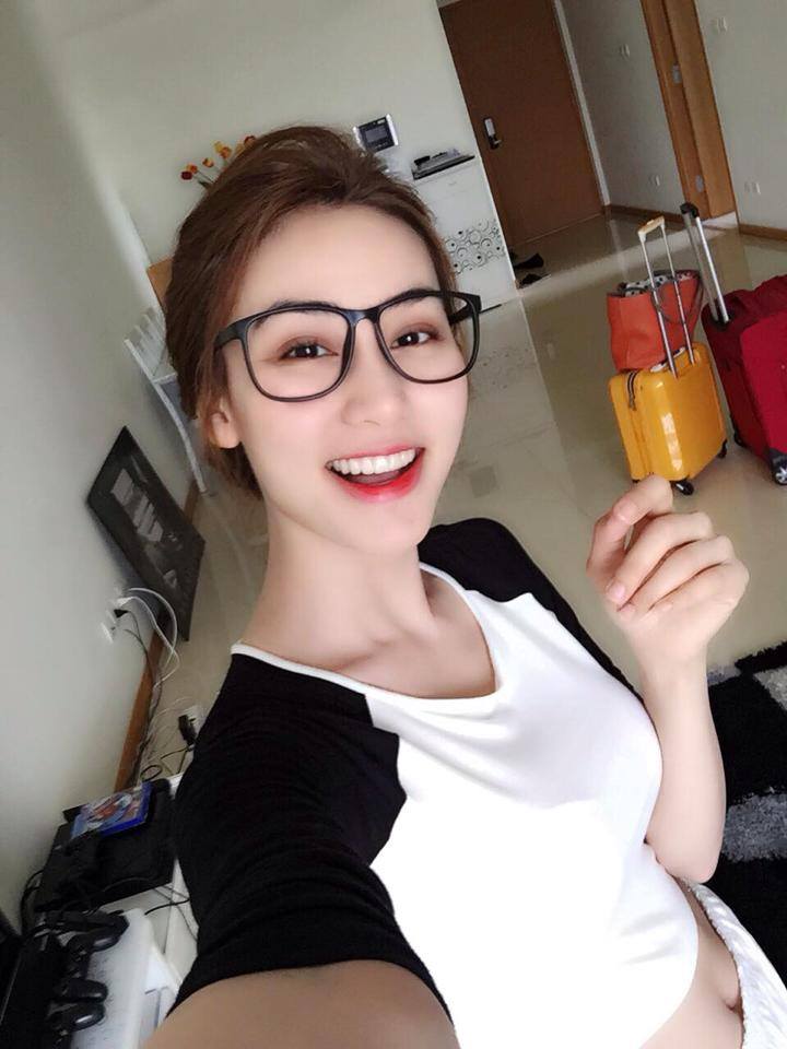 Hot girl Ngân Khánh