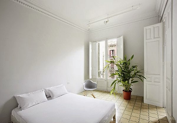 Small apartment decorated in white