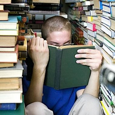 Estudios revelan que leer te hace más inteligente y empático. Algunos beneficios de la lectura.
