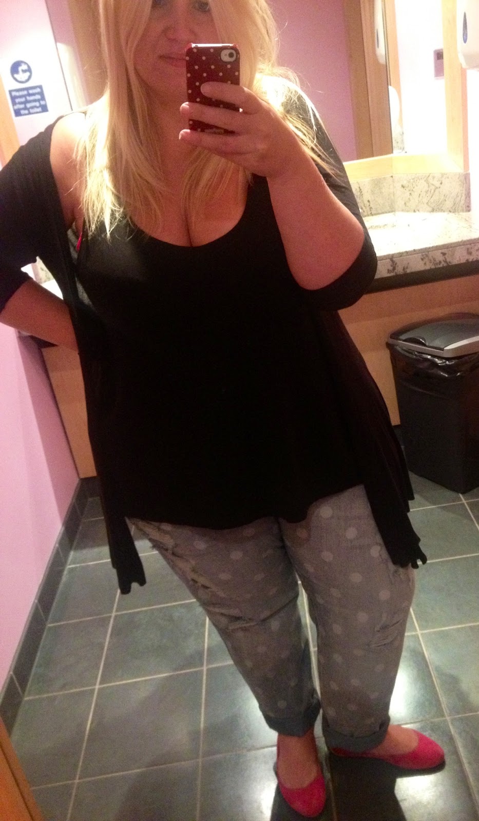 *Linzerello does fatshion Ripped jeans, skin was showing