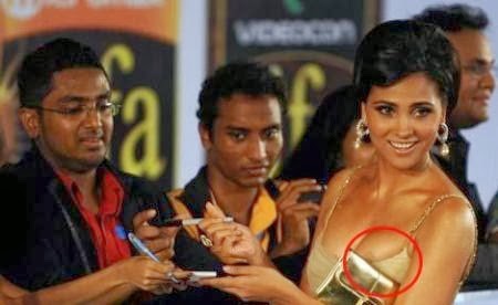 bollywood actress wardrobe malfunction pics க்கான பட முடிவு