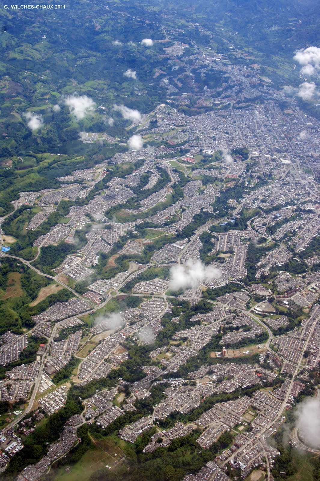 LIBRETA DE NOTAS DE UN VIAJERO FRECUENTE DE ARMENIA A BOGOTÁ... Y EL VOLCÁN MACHÍN