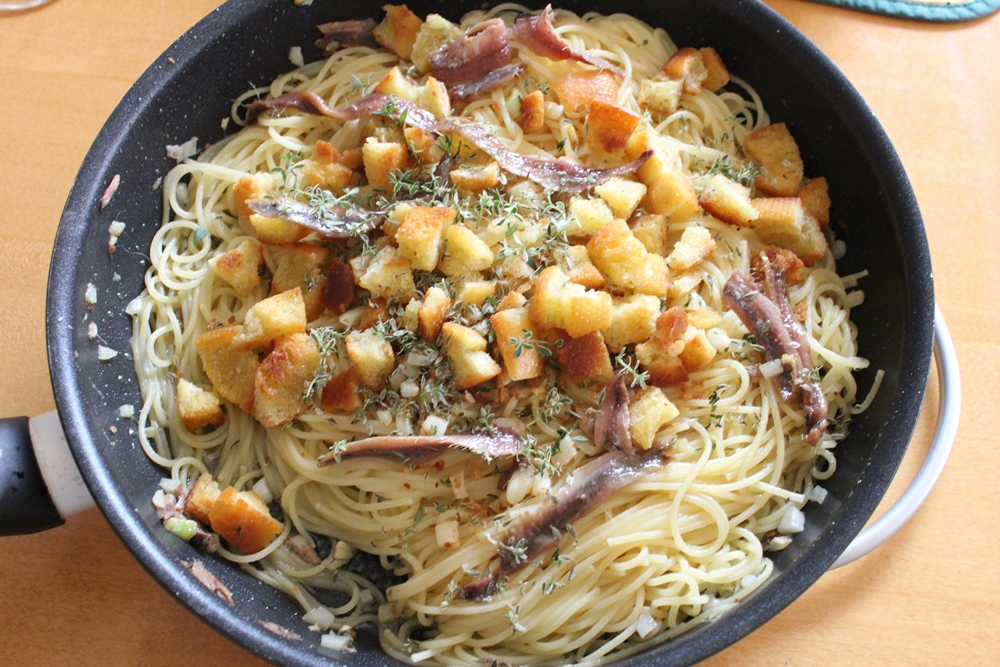 Wolkenfees Küchenwerkstatt: Scharfe Spaghettini mit Sardellen und ...