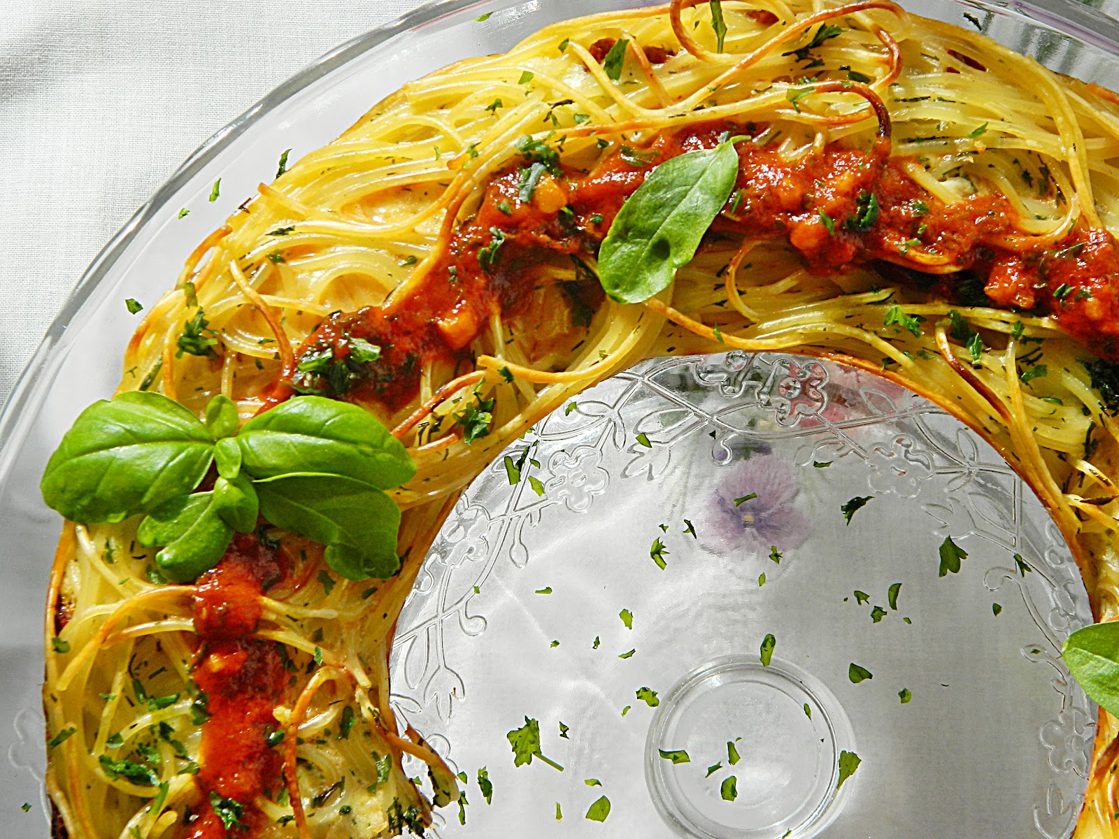 Dr Ola&amp;#39;s kitchen: Spaghetti Ring. حلقة المكرونة الاسباجتي