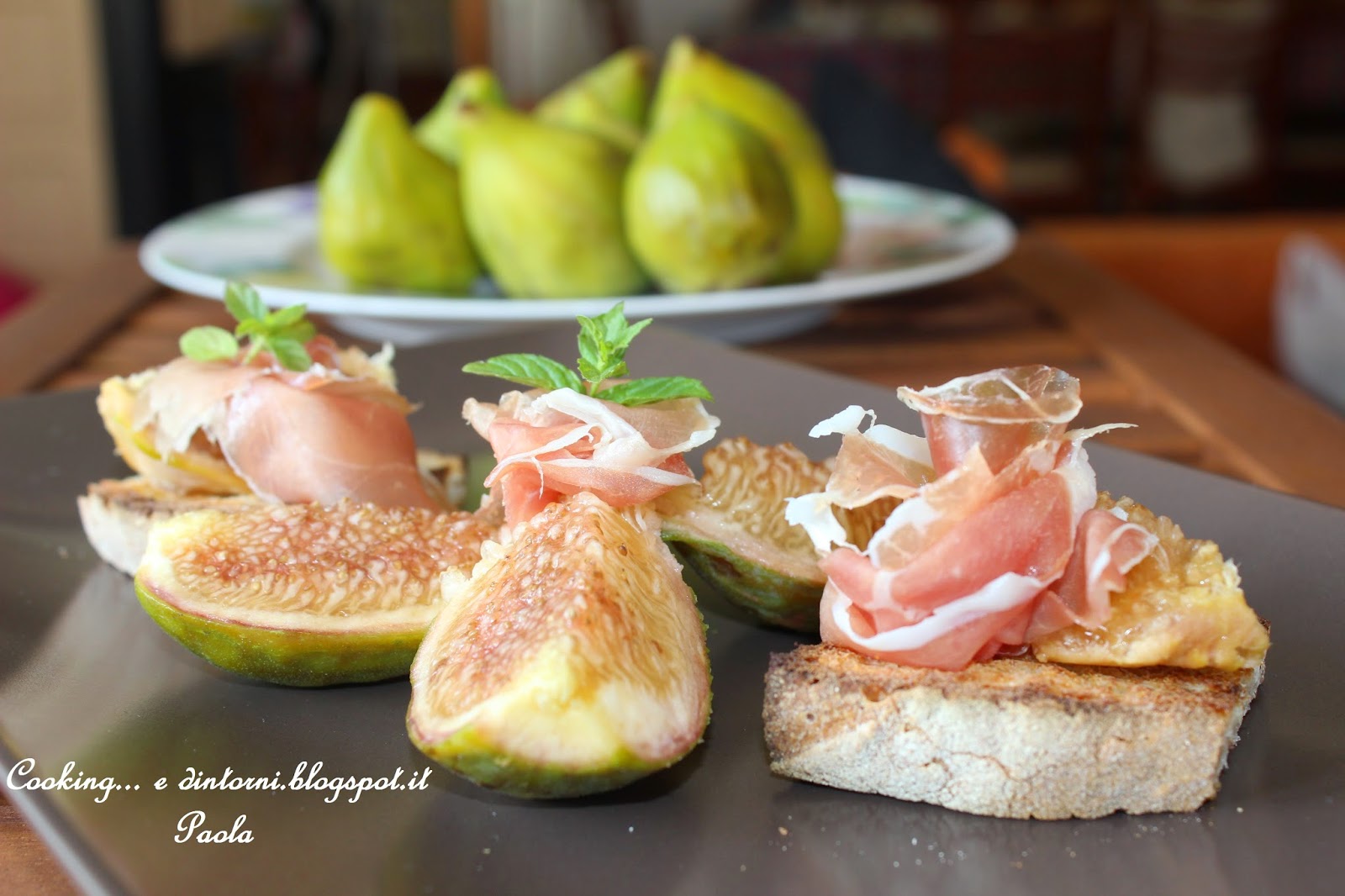 Cooking...e dintorni Crostini con fichi e prosciutto