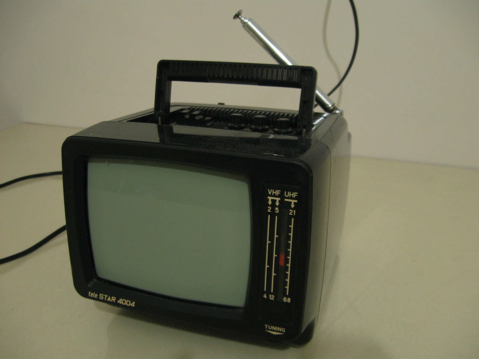 siyah beyaz televizyon