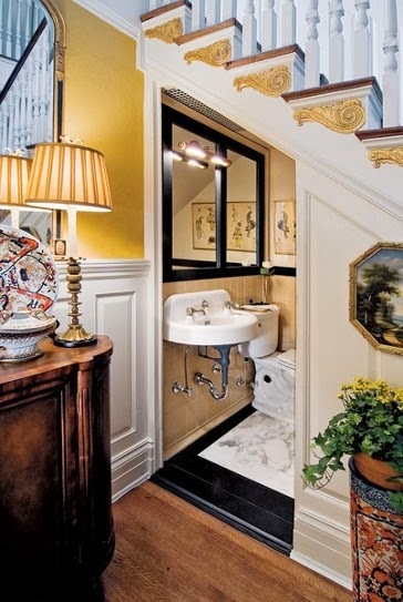 Baño debajo de las escaleras - Colores en Casa