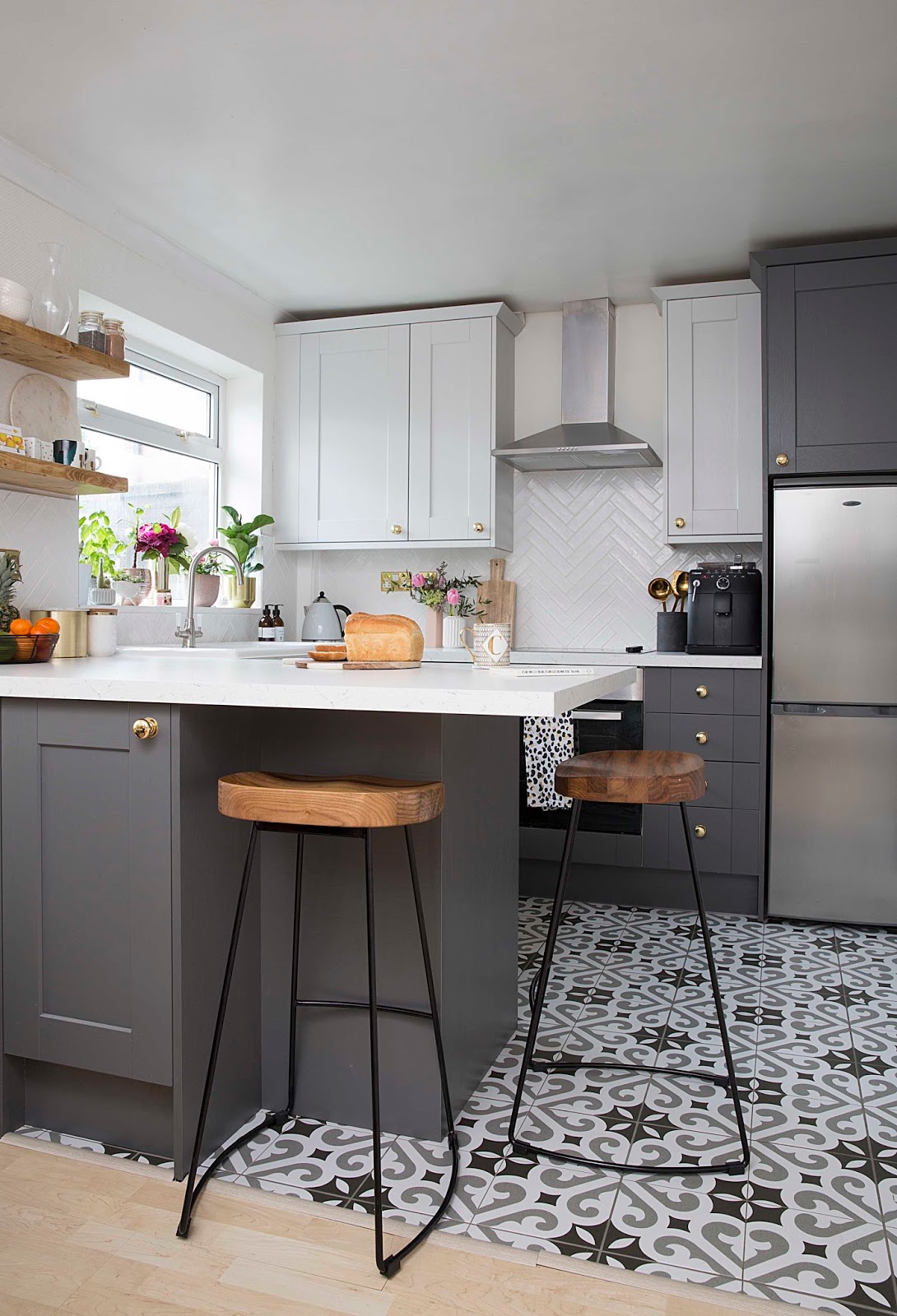 Howdens Fairford Kitchen Two tone grey kitchen