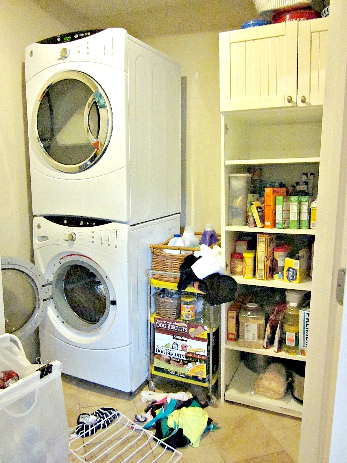 nancy elizabeth {at} home { at } home today....Laundry/Pantry Room