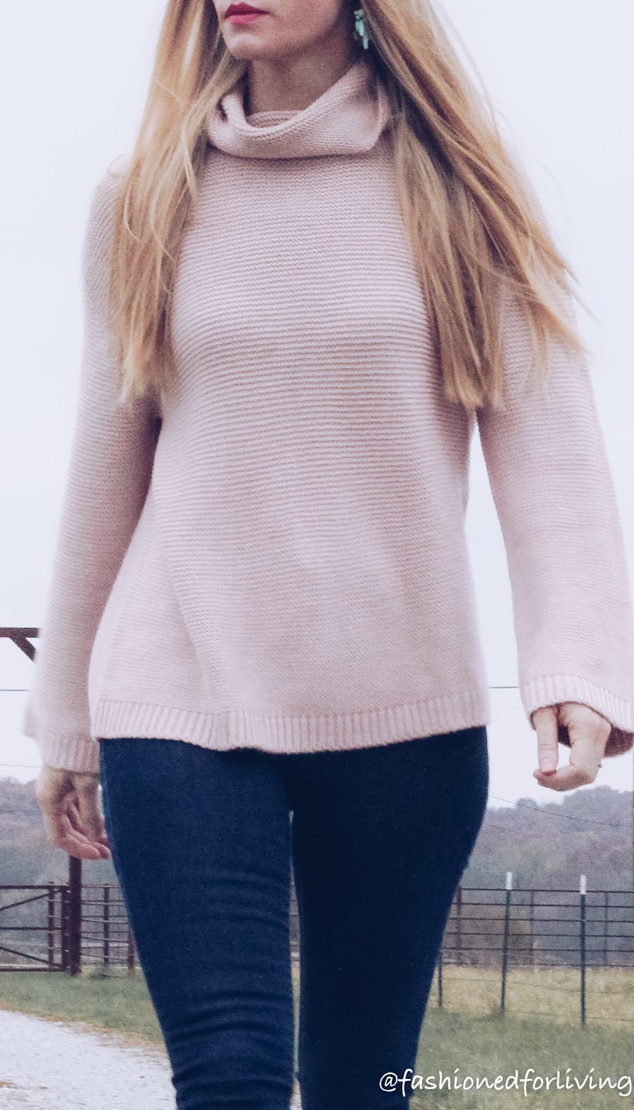 blush sweater and skinny jeans with cowboy boots