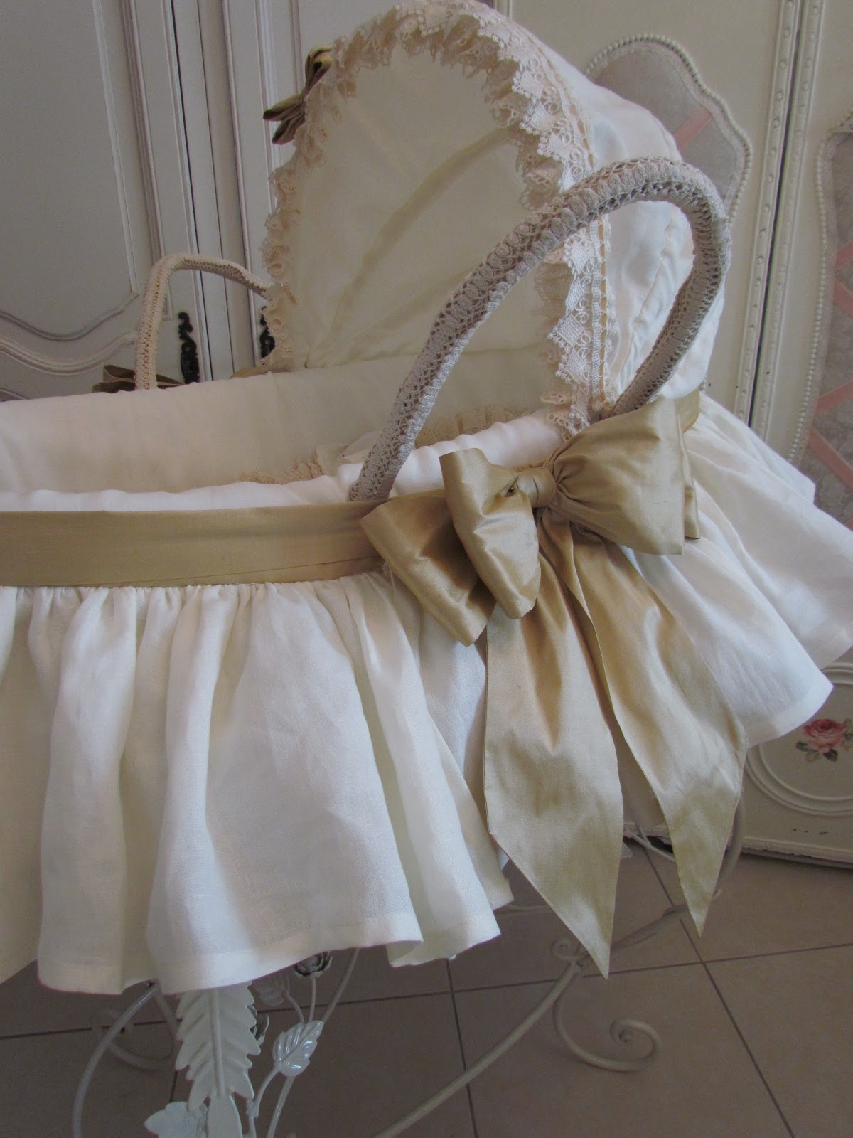 Angela Lace Linen Moses Basket