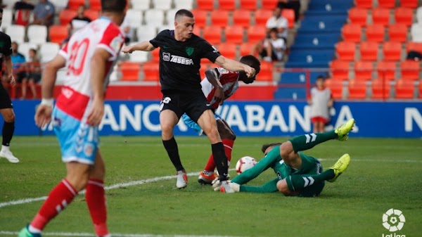 El Málaga remonta en los últimos instantes al CD Lugo (1-2)