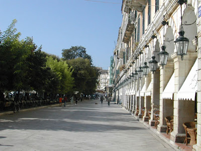 
Από βουλευτής μικροπωλητ​ής στην οδό Αθηνάς
