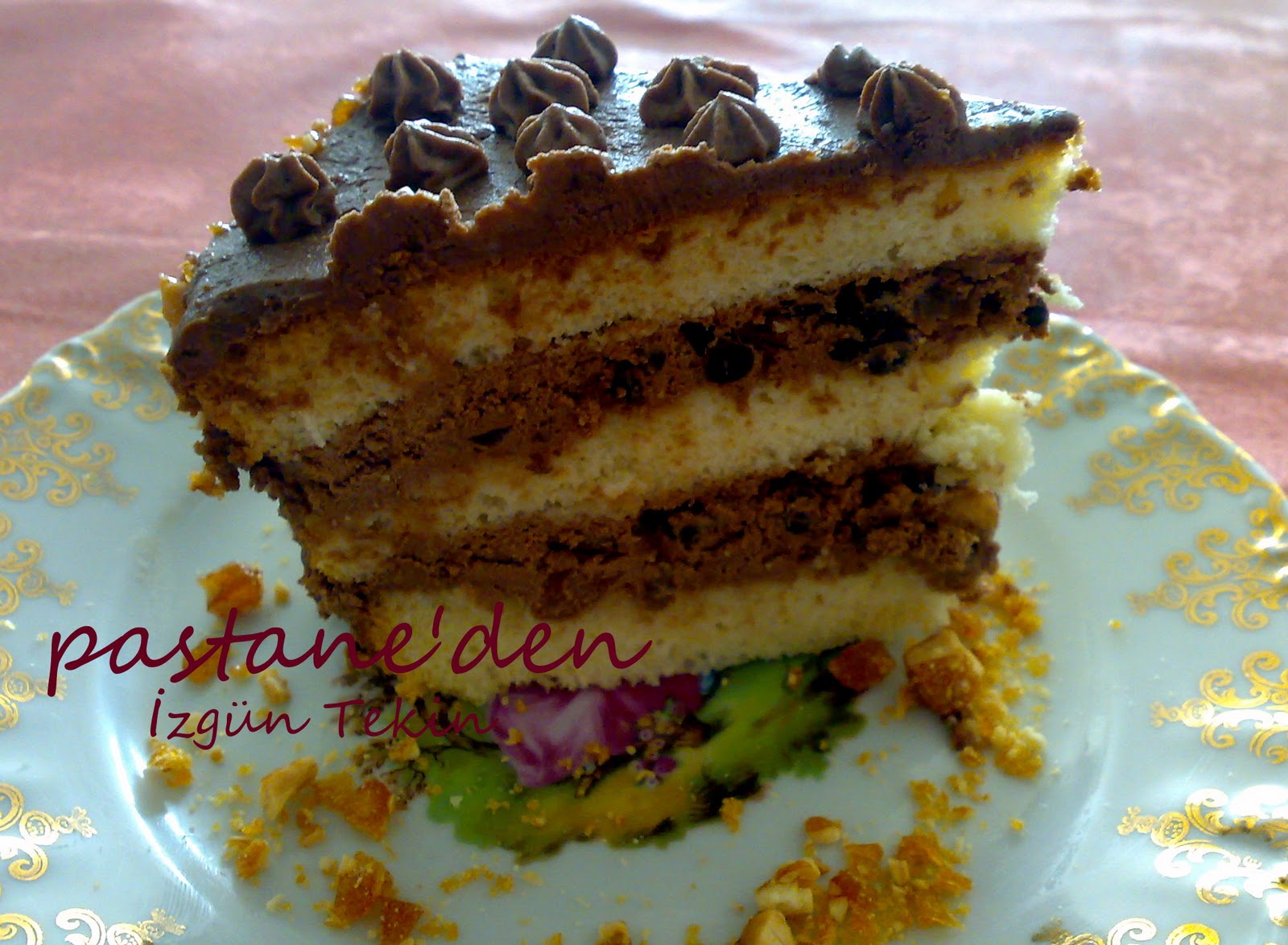 Pastaneden Çikolata ve Krokanlı Pasta ve MİM