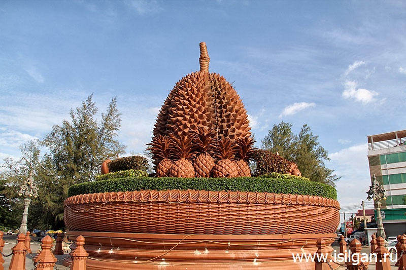 Памятник Дуриану. Город Кампот. Камбоджа