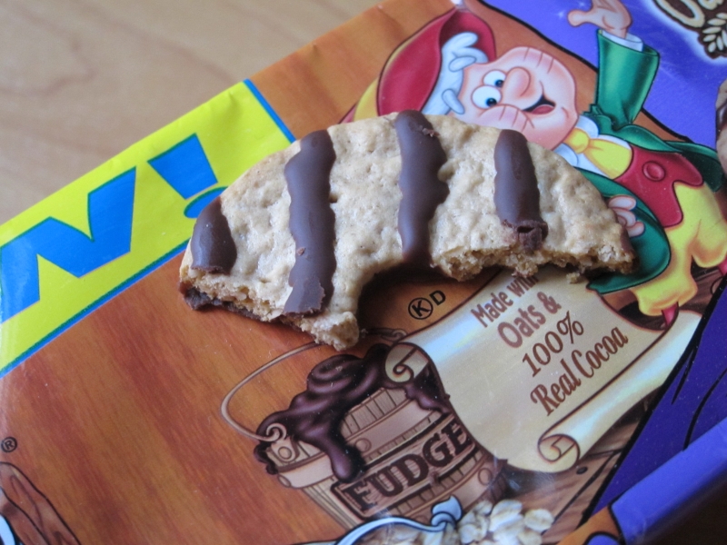 Review Keebler Oatmeal Fudge Stripe Cookies